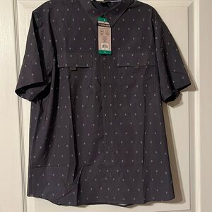 - NWT Men’s short sleeve button down shirt/size Small brand is Voyager.